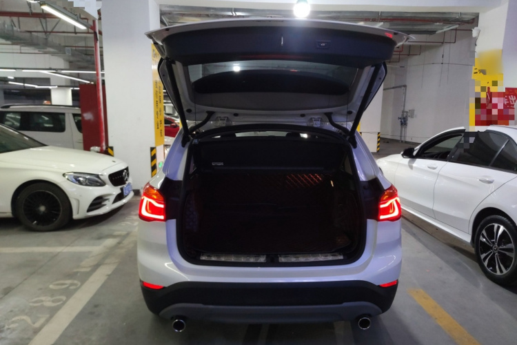 宝马X1 2018款 sDrive20Li 领先型机舱底盘23