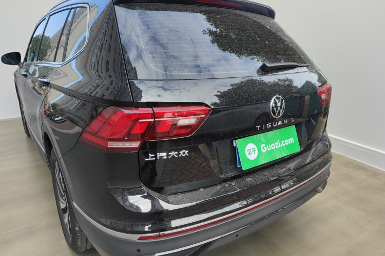 大众 途观L 2025款 出众款 300TSI 自动两驱龙腾版车身外观5