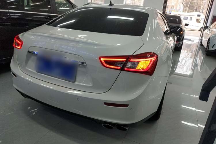 玛莎拉蒂 Ghibli 2014款 3.0T 标准版车身外观7