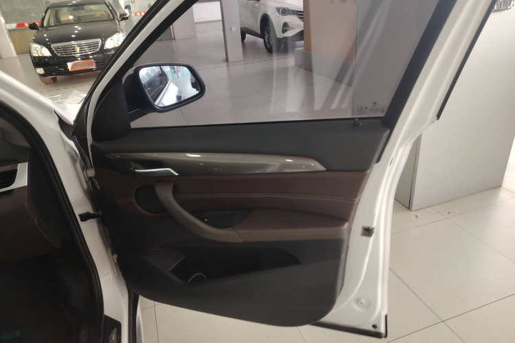 宝马X1 2019款 sDrive18Li 尊享型中控内饰7005