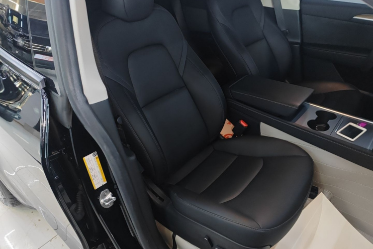 特斯拉 Model Y 2022款 后轮驱动版局部细节41