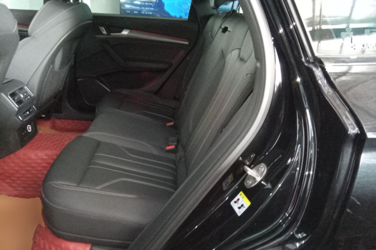 奥迪Q5L 2023款 40T 豪华动感型中控内饰7004