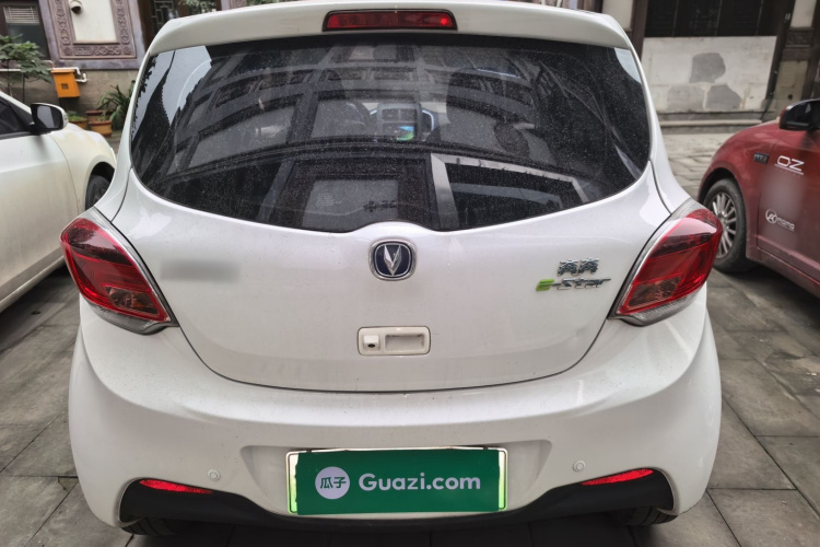 长安欧尚 奔奔E-Star 2021款 国民版 多彩款 磷酸铁锂（31.86kWh）车身外观6