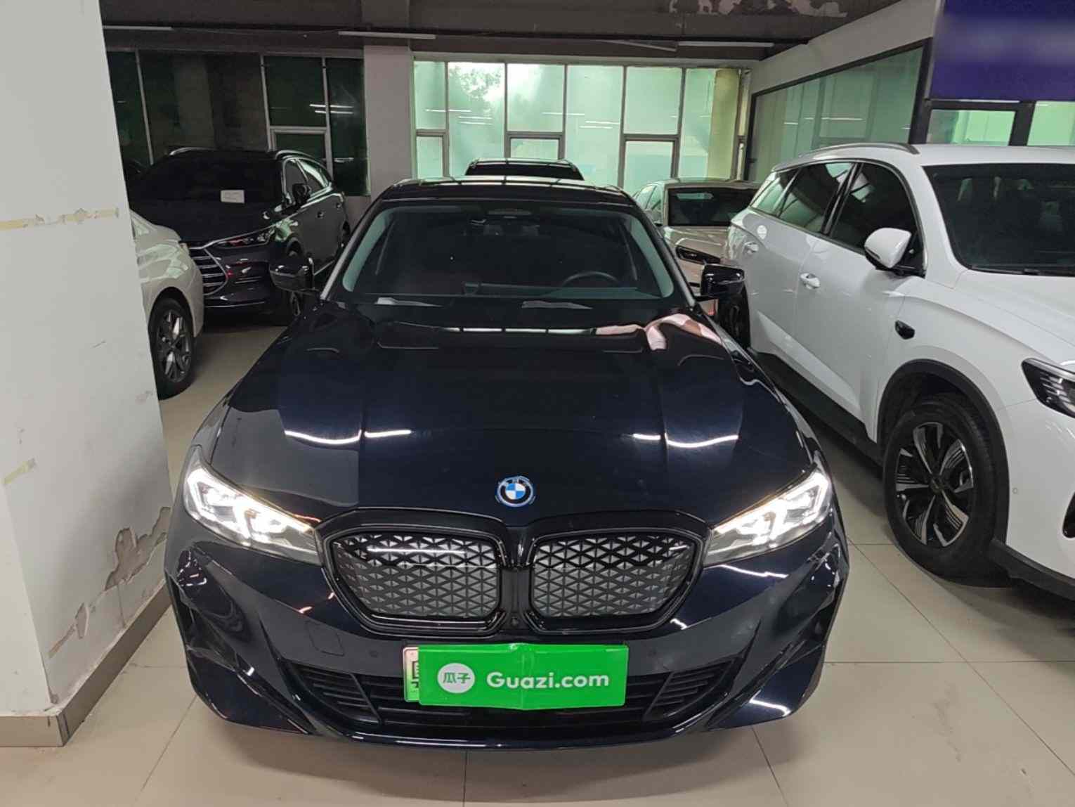 宝马i3 2025款 eDrive 40 L 曜夜套装(1)