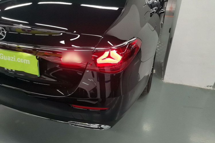 奔驰E级新能源 2024款 E 350 e L 插电式混合动力轿车车身外观9