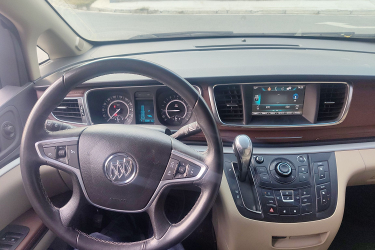 别克GL8 2018款 28T 豪华型 国VI中控内饰7003