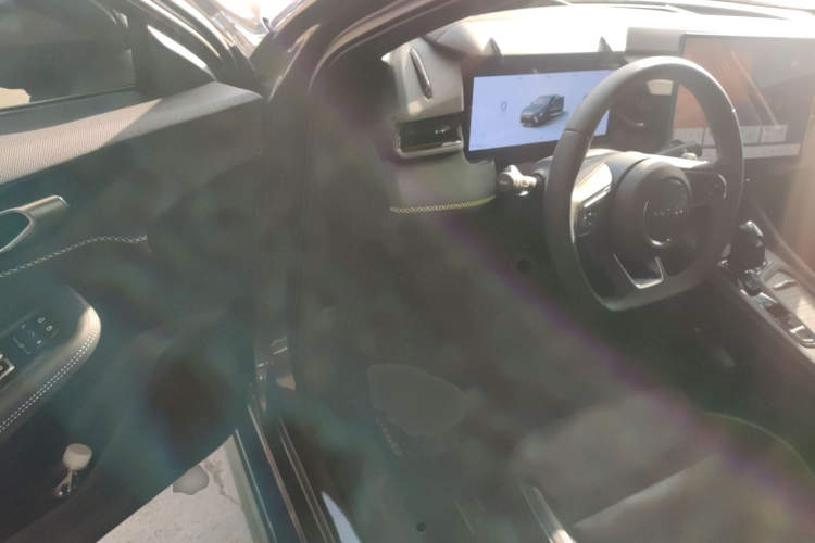 领克03 2025款 2.0TD DCT冠军版Pro中控内饰20