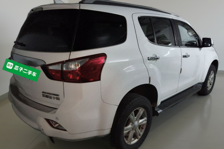 五十铃 mu-X牧游侠 2017款 3.0T 四驱自动尊享型 7座 国IV车身外观7