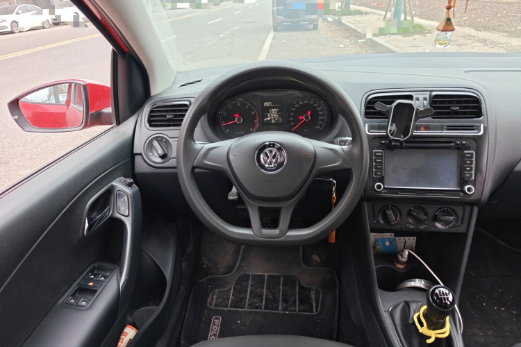 大众 Polo 2014款 1.4L 手动风尚版中控内饰13