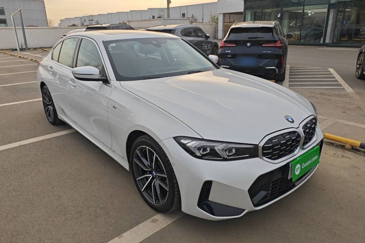 宝马3系 2025款 325i M运动套装车身外观3