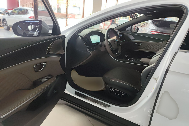 比亚迪 汉 2022款 EV 创世版 610KM四驱尊享型中控内饰7003