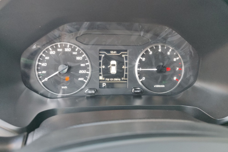 奇瑞 瑞虎5x 2024款 1.5L CVT新锐版局部细节14