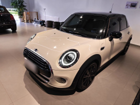 MINI 2021款 1.5T COOPER 艺术家 五门版