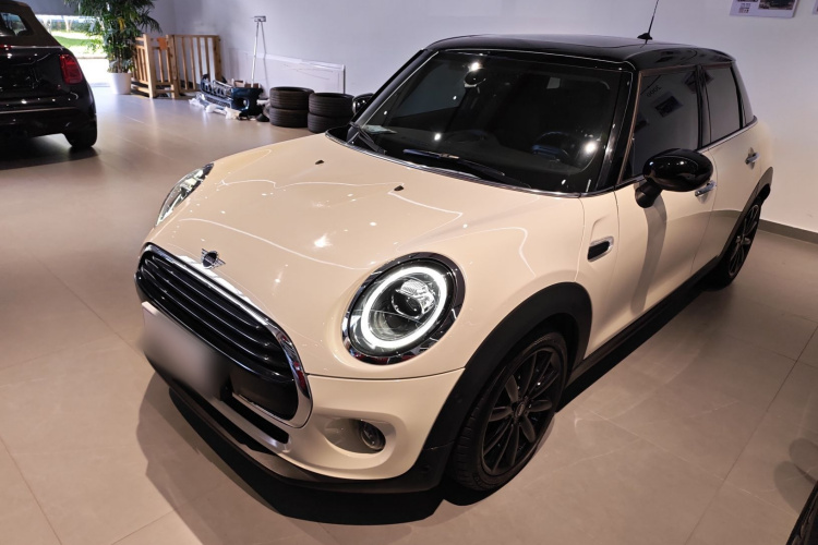 MINI 2021款 1.5T COOPER 艺术家 五门版车身外观1