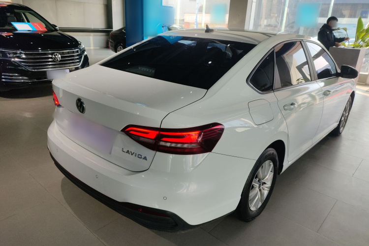 大众 朗逸 2023款 1.5L 自动得逸版车身外观7