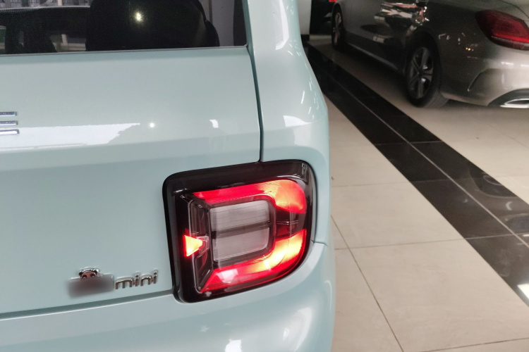 吉利银河 2023款 熊猫mini 200km 耐力熊车身外观9