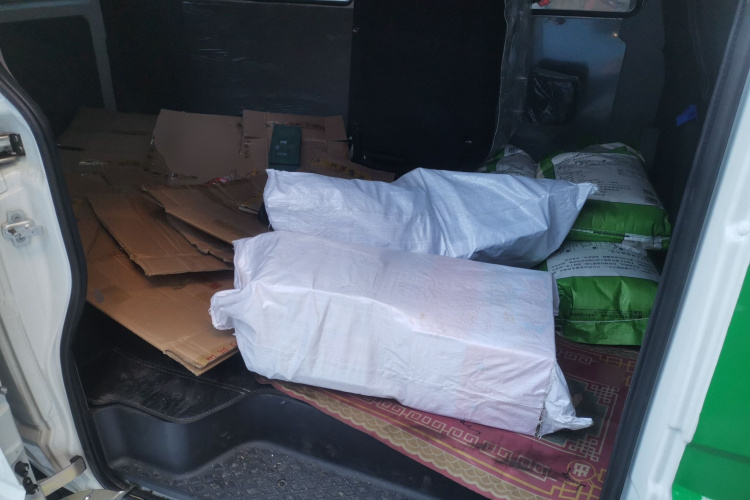 依维柯得意 2023款 2.5T A35M1多用途乘用车短轴中顶双胎侧拉门 自动挡中控内饰21