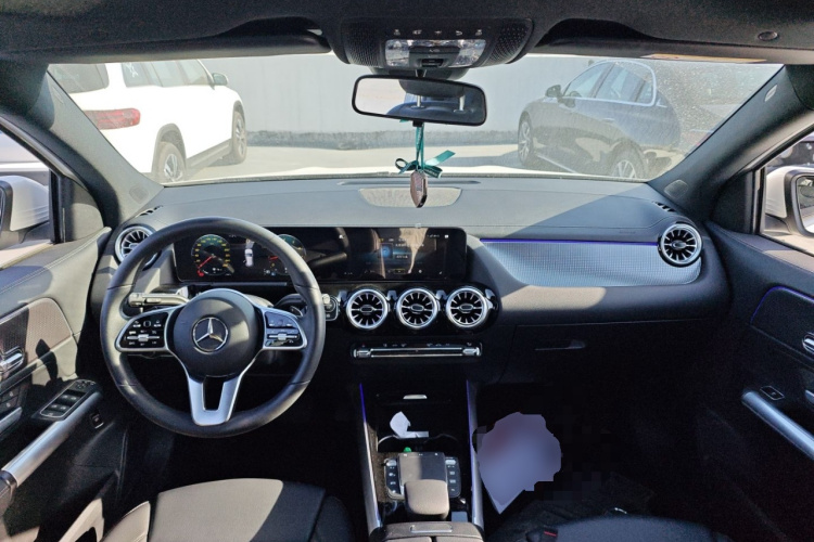 奔驰GLA 2023款 GLA 220中控内饰7002