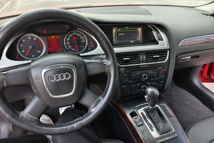 奥迪A4L 2011款 2.0 TFSI 标准型中控内饰7003
