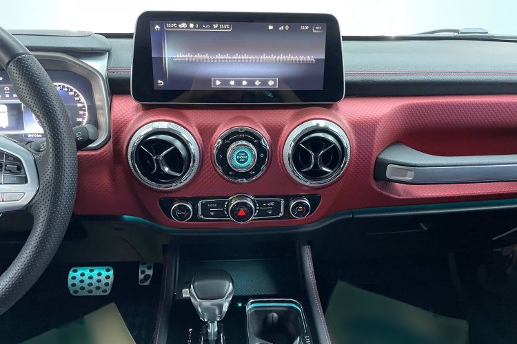 北京BJ40 2019款 2.3T 自动四驱城市猎人版旗舰型 国VI中控内饰7005