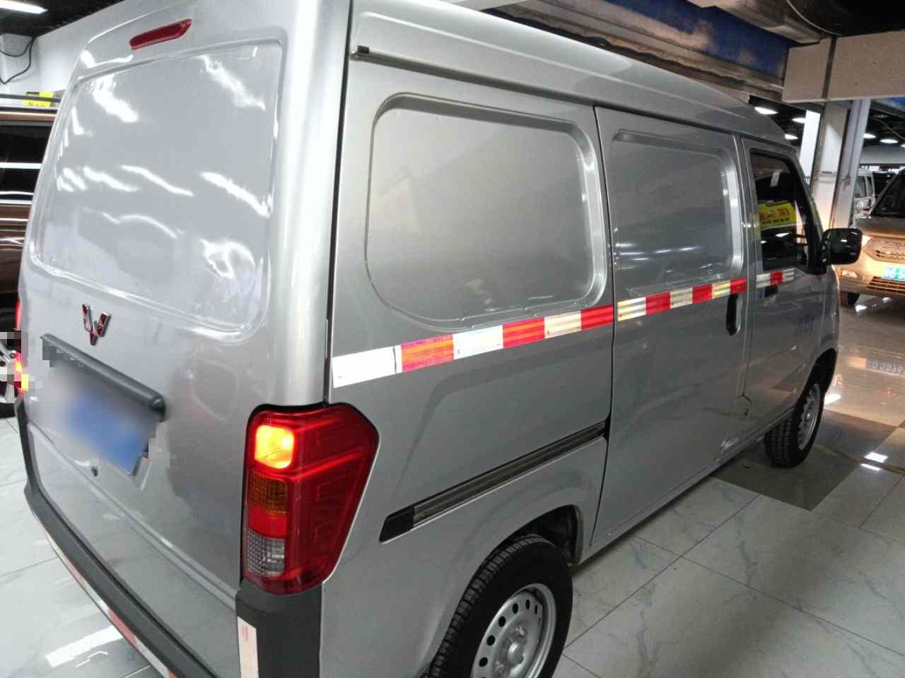 五菱汽车 五菱之光 2023款 1.5L 实用型封窗版 2座(4)