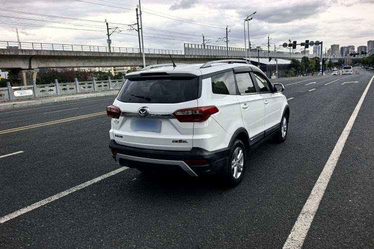 北汽幻速S3 2016款 S3L 1.5L 手动尊贵型车身外观6006