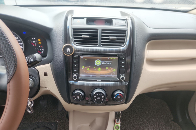 起亚 狮跑 2013款 2.0L 手动两驱版GL局部细节16