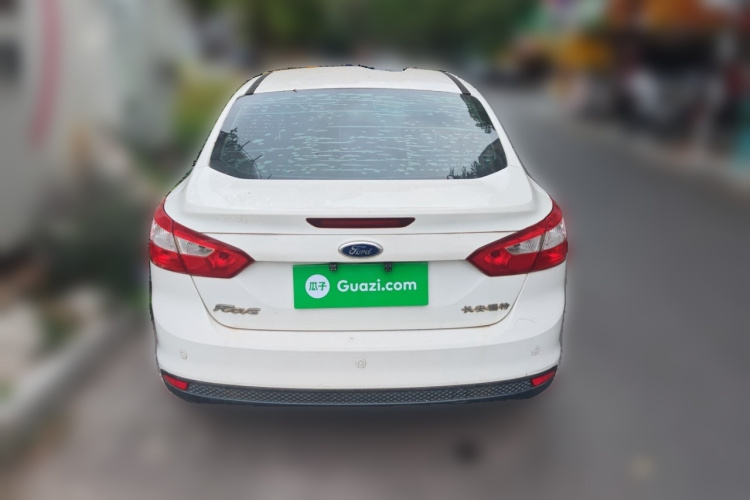 福特 福克斯 2012款 三厢 1.6L 自动风尚型车身外观6004