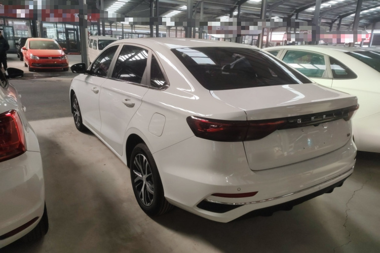 吉利汽车 帝豪 2025款 第4代 1.5L CVT龙腾版车身外观4