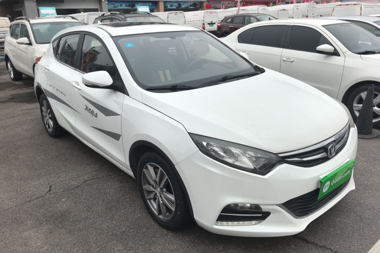 长安 逸动 2016款 XT 1.6L 手动俊酷型车身外观3