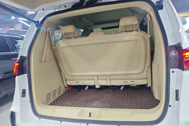 别克GL8 2023款 改款 陆上公务舱 豪华型机舱底盘23