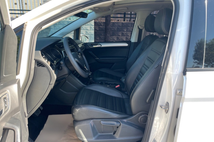 大众 2018款 途安L 280TSI DSG舒适版 7座 国VI中控内饰7002