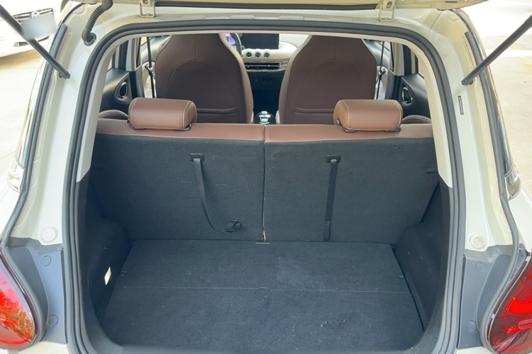 五菱汽车 五菱缤果 2023款 333km 灵犀互联+款局部细节23