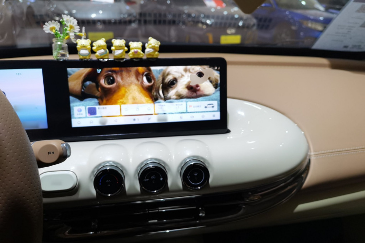 五菱汽车 五菱缤果 2025款 333km 灵犀互联款中控内饰12