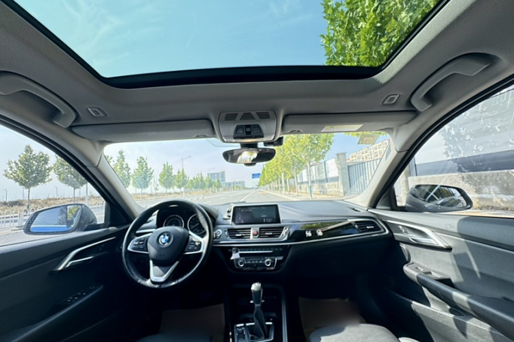 宝马1系 2017款 118i 运动型中控内饰7002