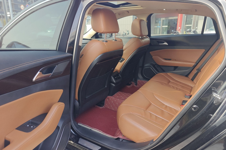 红旗H5 2018款 30TD 智联韵动版中控内饰7001