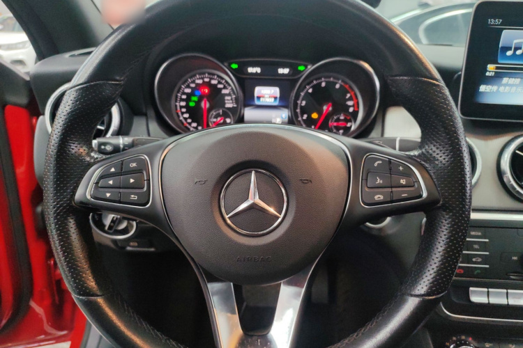 奔驰CLA 2018款 CLA 200 动感型中控内饰13