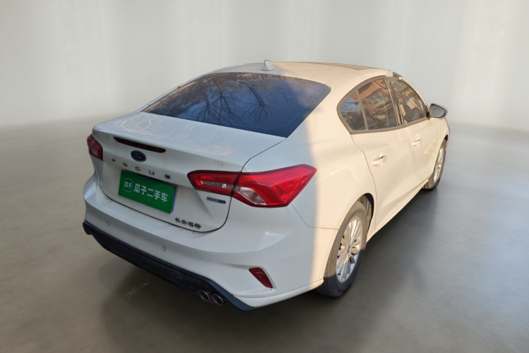 福特 福克斯 2020款 三厢 EcoBoost 180 自动锋潮型车身外观7