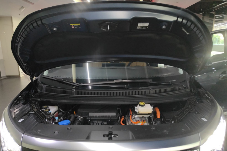 腾势D9 2024款 DM-i 980 四驱尊贵型机舱底盘24