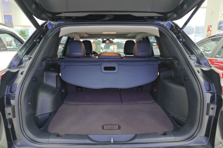 Jeep 自由光 2020款 2.0L 两驱经典运动版机舱底盘23