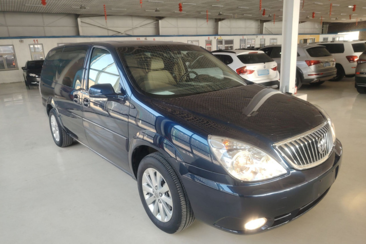 别克GL8 2014款 2.4L 行政版车身外观3