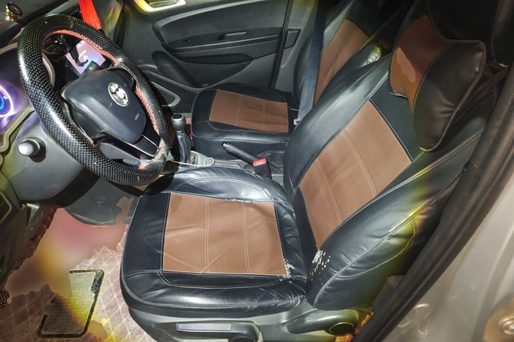 中华V3 2015款 1.5L 手动舒适型中控内饰19