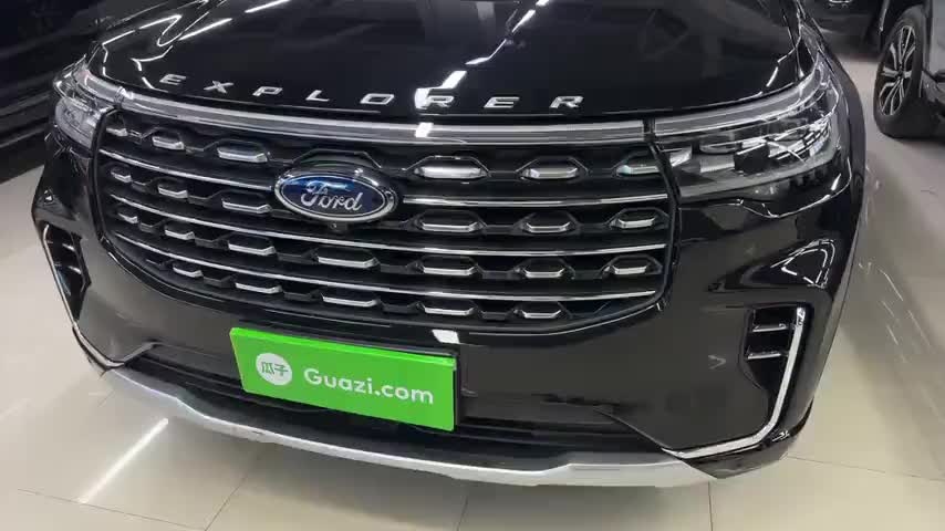福特 探险者 2024款 2.3T EcoBoost 四驱钛金版 6座实拍1