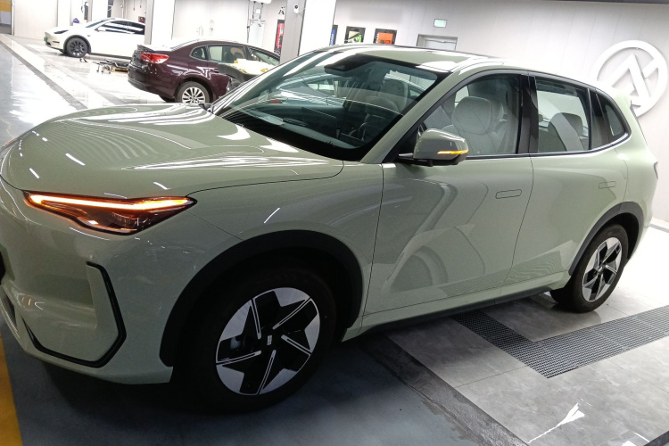 吉利银河 银河E5 2024款 440km 探索版车身外观6003