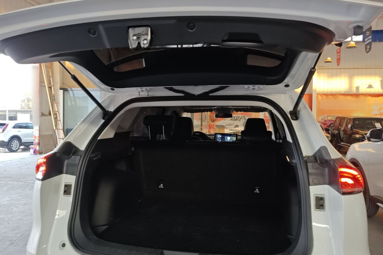 哈弗H6 2023款 国潮版 1.5T 自动都市版机舱底盘23