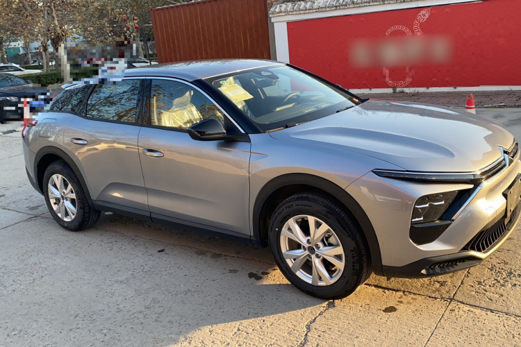 雪铁龙 凡尔赛C5 X 2025款 1.6T 海外版车身外观6002