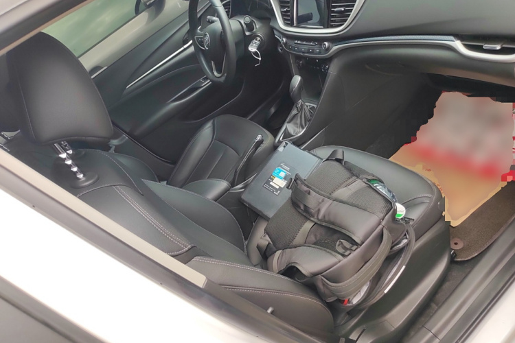 别克 英朗 2021款 改款 典范 1.5L 自动精英型中控内饰41