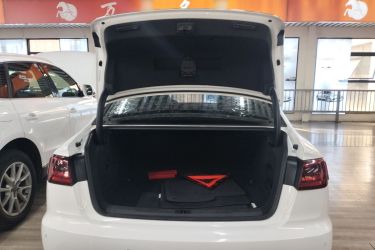 奥迪A6L 2016款 30 FSI 舒适型机舱底盘23