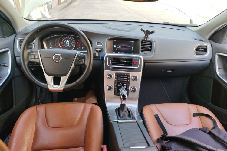 沃尔沃S60 2019款 S60L 改款 T5 智进进阶版中控内饰12