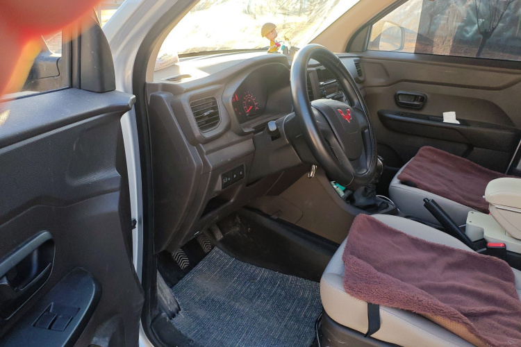 五菱汽车 五菱宏光V 2022款 1.5L劲取版电动助力LAR中控内饰20